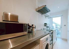 The Sandy Studio Flat in Petersham 4
