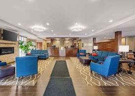 Comfort Inn & Suites 4