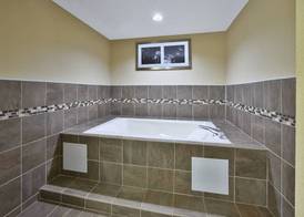 Holiday Inn Express & Suites CIRCLEVILLE by IHG 2