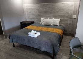 Budget Inn East 3