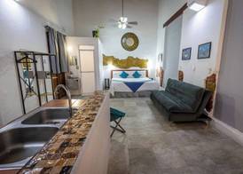 Las Mariposas Hotel & Studios 4