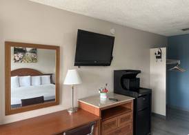 Days Inn by Wyndham Chico 3