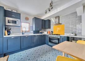 Newly Refurbished 2nd Floor Apartment Lil Nauti 5