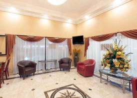 Howard Johnson Hotel & Suites by Wyndham Pico Rivera 2