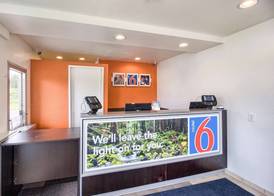 Motel 6-Everett, WA - South 3