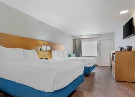 Chateau Beachfront Hotel, a By the Sea Resort 4