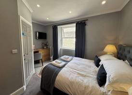 Waterhead Rooms & Suites - Parking and Light Breakfast 3