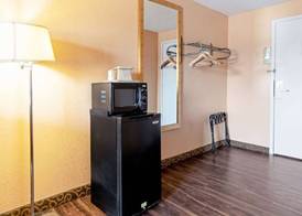 Utica Stay Inn 5