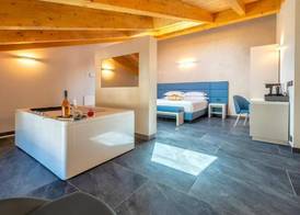 Mesbeglia Luxury Rooms 4