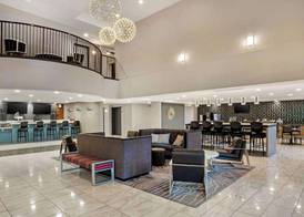 Best Western Plus Coalinga Inn 4