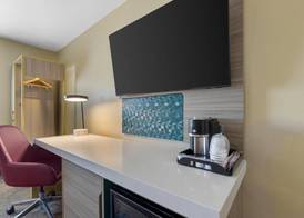 Best Western Plus Altoona Inn 5