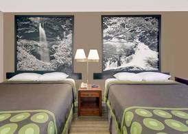 Super 8 by Wyndham Athens 3