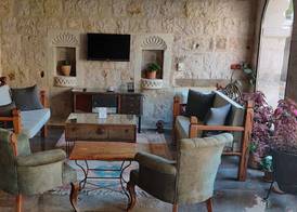 Sarnich Cave Suites 2