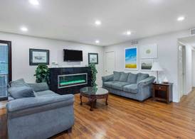 Days Inn by Wyndham Savannah 3
