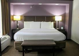 Parkwood Inn & Suites 5