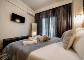 Corona Deluxe Apt Must 3