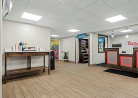 Red Roof Inn & Suites Tomah 2