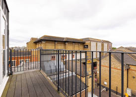 Charles Hope Apartments - Staines City Centre 2