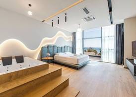 Marina Luxury Jacuzzi Suites by PS 5