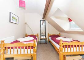 Llangollen Hostel - The Whole Bedroom - Self Catering Facilities 3