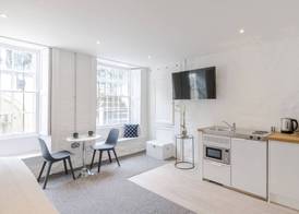 4 Berkeley Square I Boutique Apartments 5