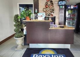 Days Inn & Suites by Wyndham Gonzales TX 4