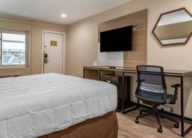 Coastal Inn by Beach and Boardwalk 5