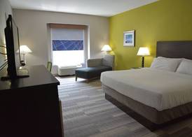 Holiday Inn Express & Suites CARYVILLE by IHG 5