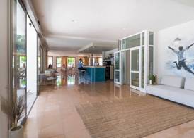 Bay Hotel 4