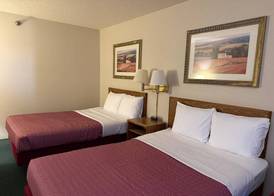 Cassville Four Seasons Inn & Suites 5