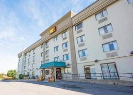 Super 8 By Wyndham Frederick 3