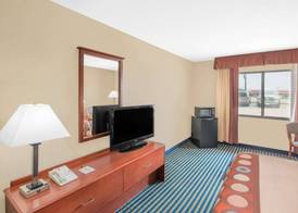 Super 8 by Wyndham Marshalltown 2