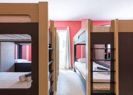 Local Hostel & Suites 4