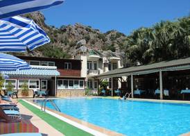 Canada Hotel & Bungalows 2