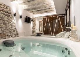 Mariet Naxos Elegant Suites 5