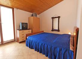 Apartment 909 5