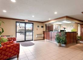 Super 8 by Wyndham Niagara Falls 4