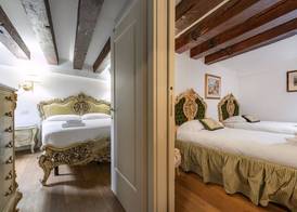 Gondola Luxury - Campo Santi Filippo e Giacomo by Wonderful Italy 4