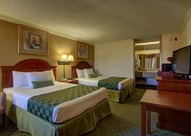 Ramada by Wyndham Macon 5