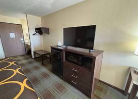 Super 8 by Wyndham Lincoln 3