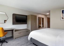 Holiday Inn Express & Suites Pittsfield-Lenox-Berkshires by IHG 4