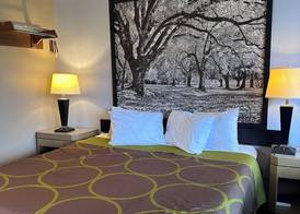 Super 8 by Wyndham Vancouver East 4
