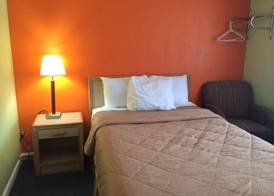 Fels Three Crown Motel 4