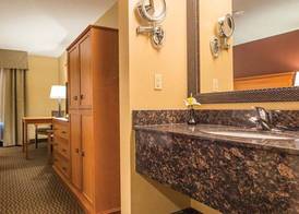 Best Western Plus Deer Park Hotel and Suites 5
