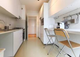 Modern Bright Avenidas Novas by Homing 5