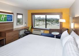 Holiday Inn Express & Suites EAST PEORIA - RIVERFRONT by IHG 2