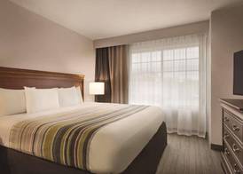 Country Inn & Suites by Radisson, Valparaiso, IN 5