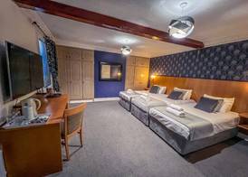 Quayside Hotel & Bar 3