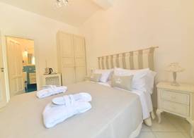 Queen Suite - Luxury Rooms 4