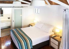 Airlie Beach Magnums - Adults Only 3
